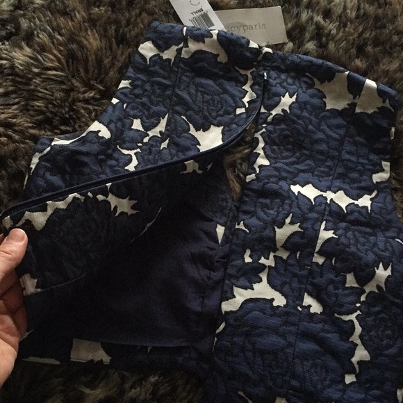 Gorgeous 2 piece set Skirt&Crop from Bloomingdales - Picture 5 of 8